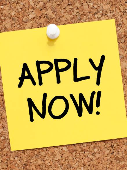 post-it note saying "Apply Now!"