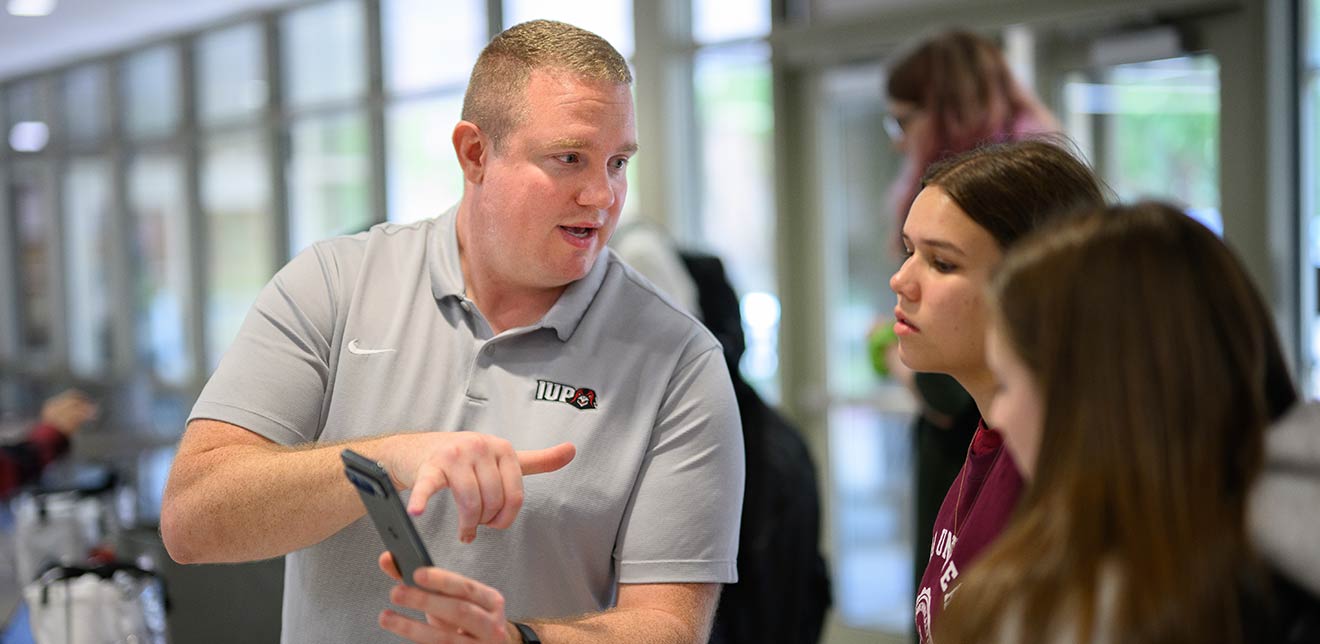 Jeremy Risinger, one of the First Learning Year instructors, talking with students about FLY Fridays
