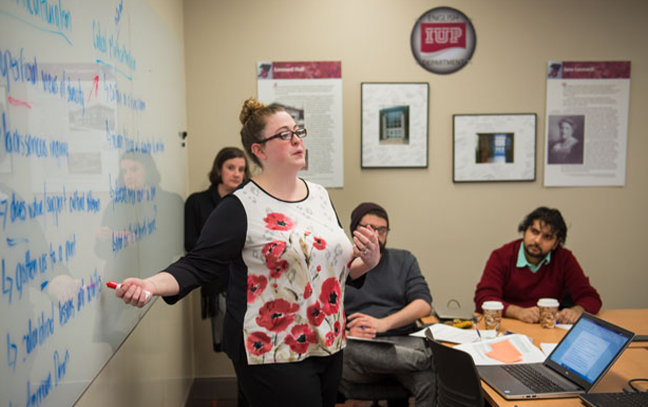 Gloria Park teaching a class of English students