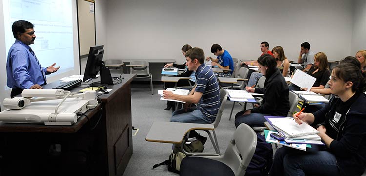 Professor Anantharaman teaching accounting students