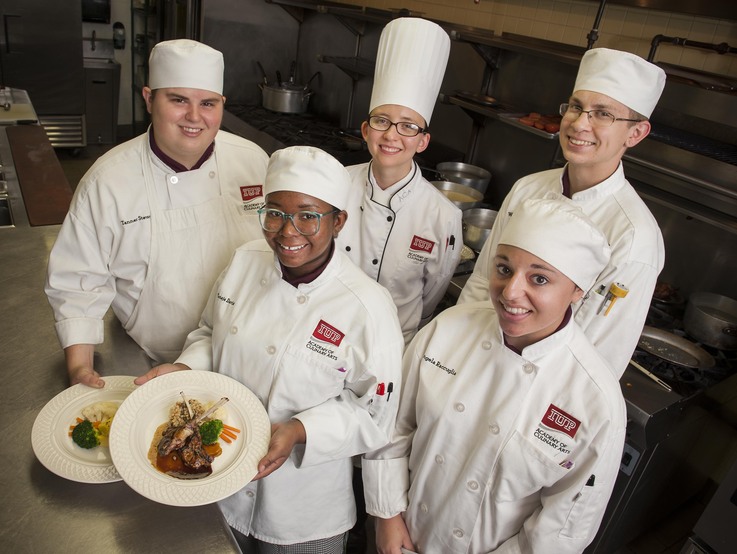 Culinary students with Chef McIsaac Culinary students with Chef McIsaac
