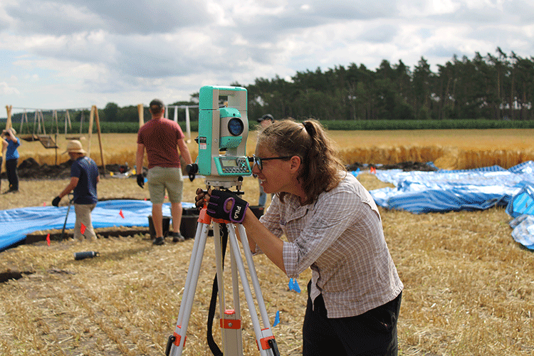 Palmiotto using total station at forensic site