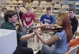 Carl Rahkonnen working with music students