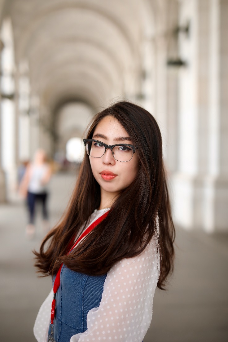 Photo of Hannah Colen, Marketing graduate, who participated in The Washington Center Internship Program, where she was employed by the Smithsonian Museum as a digital media intern.