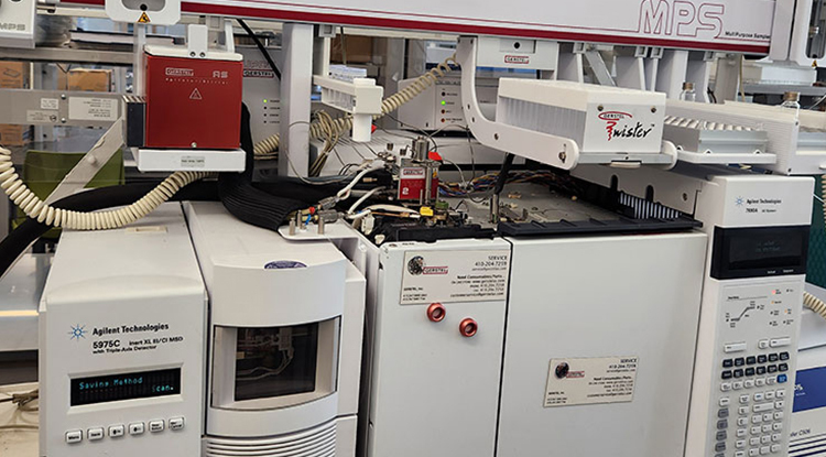 Advanced Chemistry Lab Analyzes Students’ Blood for Toxins