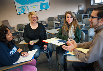 Professor Gwen Torges talks with students.