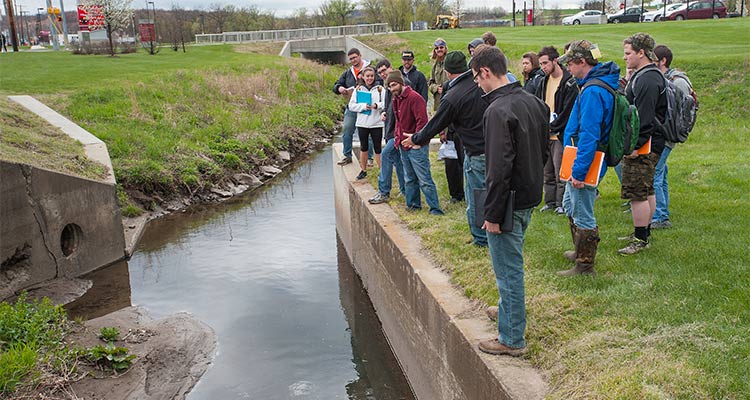 Professor Richard Hoch helps students understand some of the issues communities face with waterways and water supplies and how those issues can be handled 