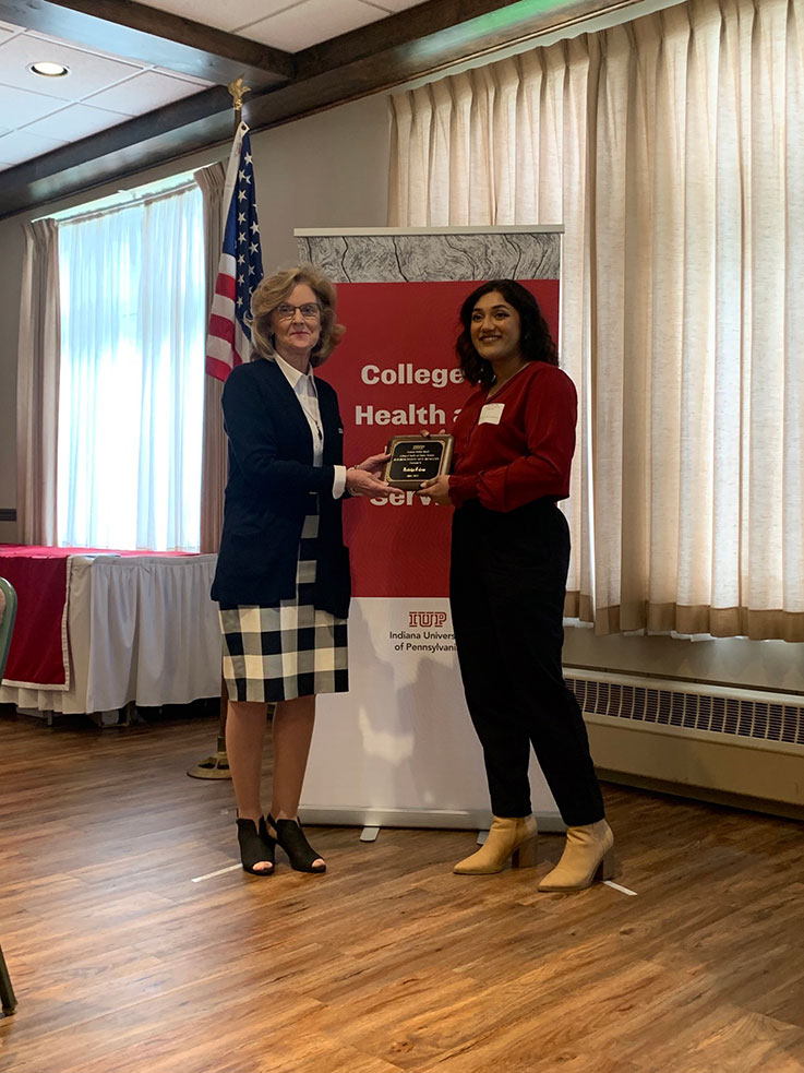 Nabiha Islam receiving the 2021–22 Outstanding Efforts at Diversity, Equity, and Inclusion Graduate Student Award