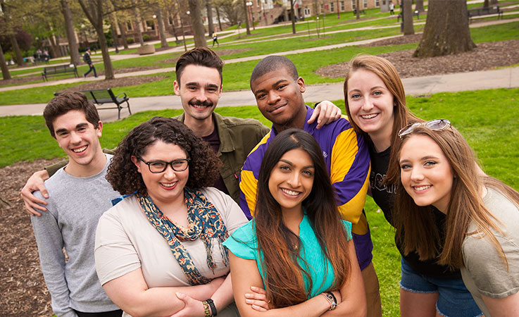 A group of honors college students in the Oak Grove
