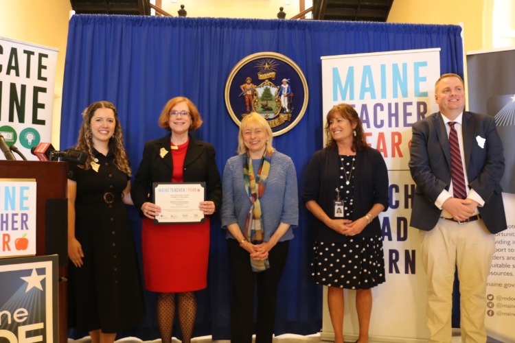 Rebecca Edmondson receiving the award