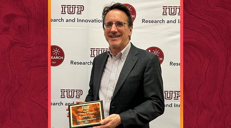 Yerger Receives Dean’s Award from Eberly College of Business