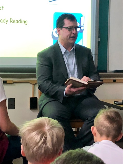 Chris Noah reads to elementary student during Read Across America