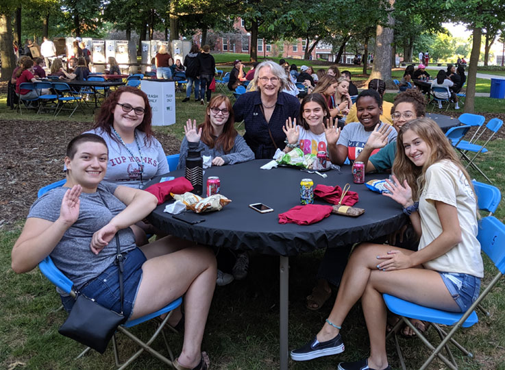 Deanne Snavely and students having lunch in the Oak Grove
