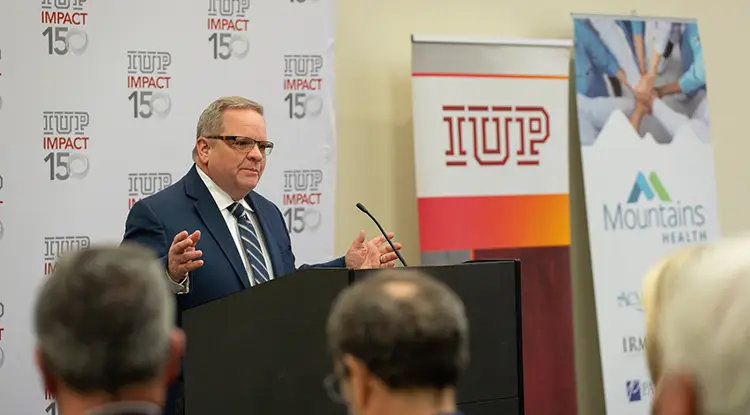 Event speaker IRMC Chief Operating Officer and Mountains Health Chief Human Resources Officer Jim Kinneer