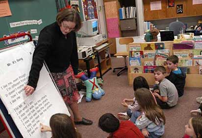 Student teacher in class with children