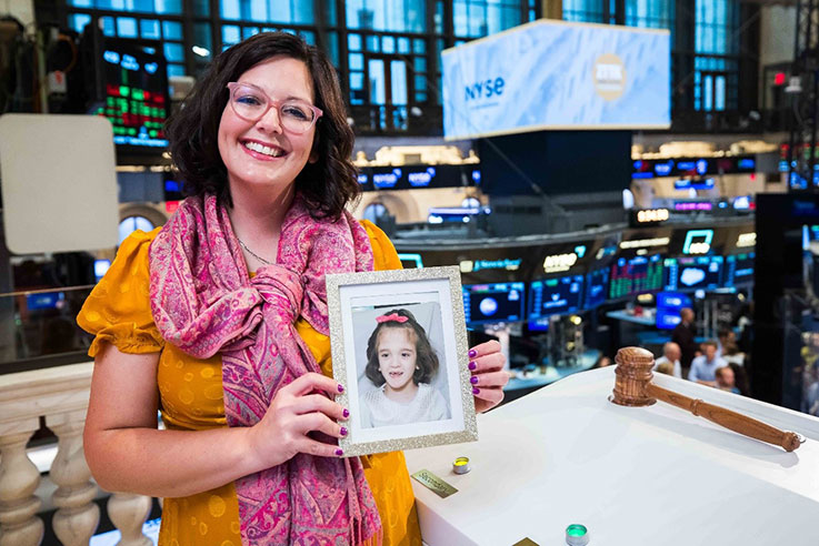 Tara Hackwelder with photograph of her daughter, Elizabeth