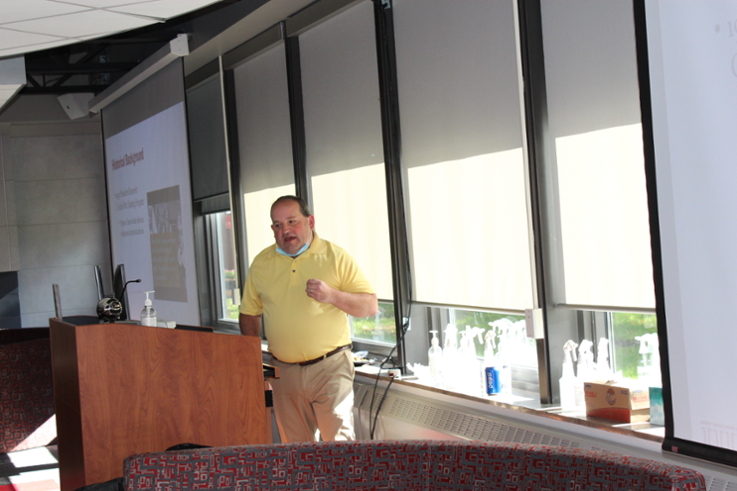 Dr. Shay presents to audience on Tuskegee Airmen.