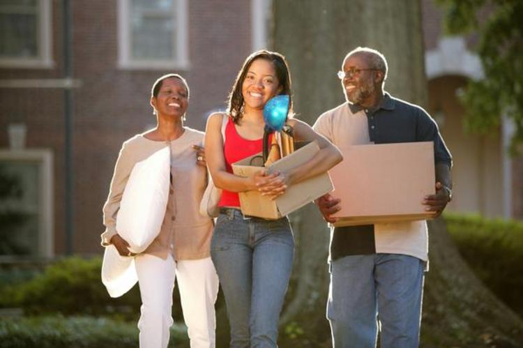 IUP student and her parents walking on campus