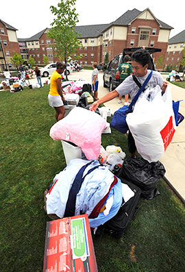 Students moving into their residence halls